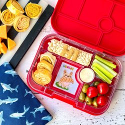 Yumbox Original Madkasse 6-sektioner - Wow red Cats &amp; Dogs